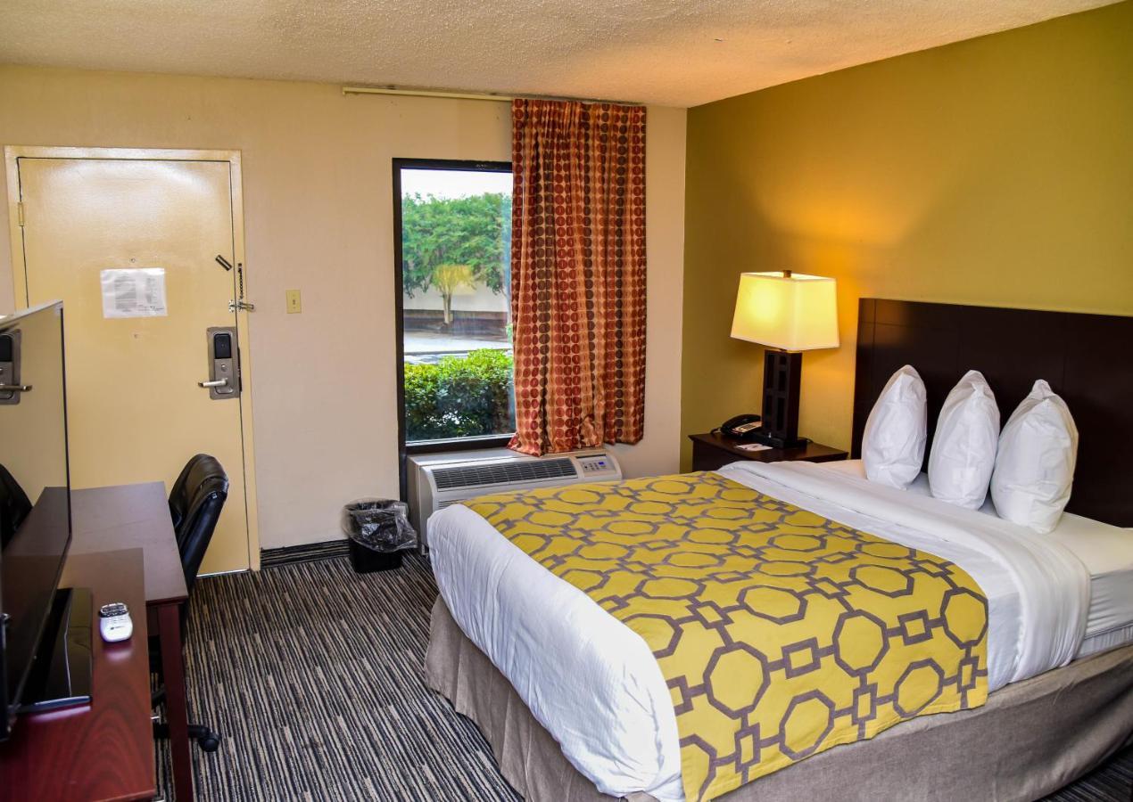 Отель Baymont By Wyndham Columbus Ga Экстерьер фото