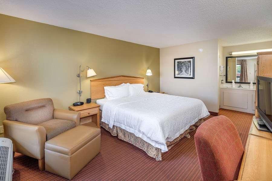 Отель Baymont By Wyndham Columbus Ga Экстерьер фото